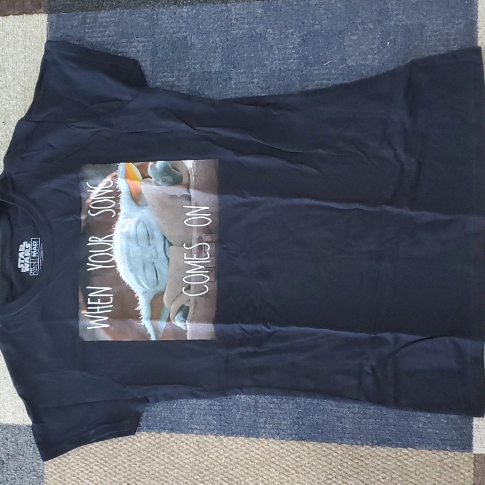 Syar Wars baby Yoda t-shirt
